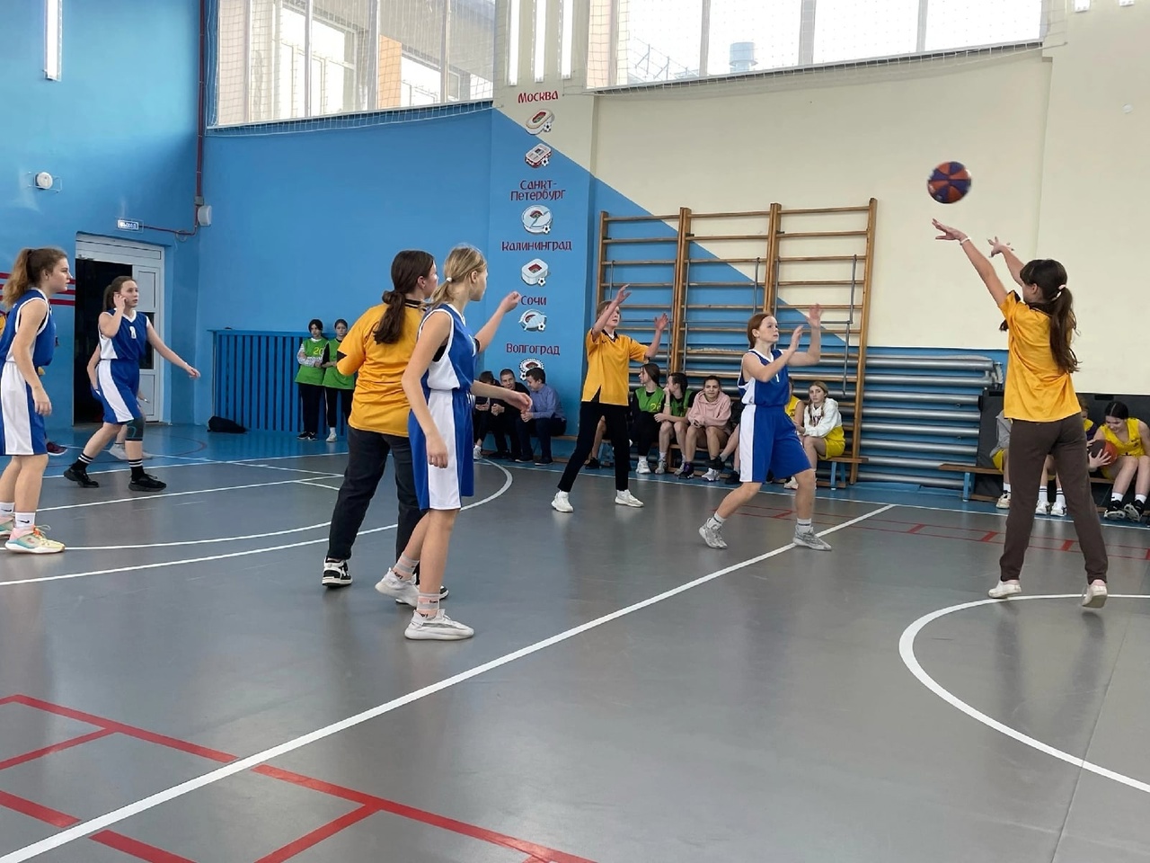 Спортивная чкаловская. Миякинский район Школьная баскетбольная лига. Школьный баскетбольный зал Таджикистана.